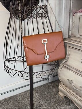 Leather Crossbody Bag in Tan with Silver Chain - Elegant Everyday Style